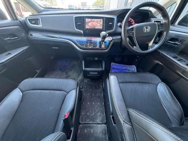 オデッセイ2.4 アブソルート 4WD　両側Pスライド　ハーフレザー　ナビ　TV　Bカメラ　Bluetooth　夏冬タイヤ 2400