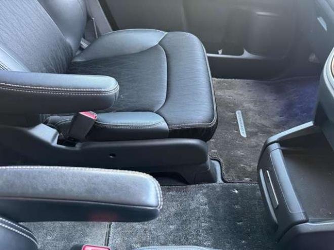 オデッセイ2.4 アブソルート 4WD　両側Pスライド　ハーフレザー　ナビ　TV　Bカメラ　Bluetooth　夏冬タイヤ 2400