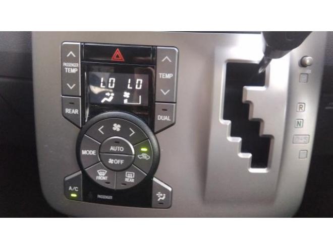 ノアX スマートエディション 4WD 4WD 2000 5Dr