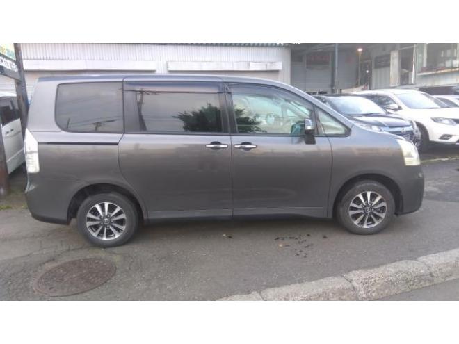 ノアX スマートエディション 4WD 4WD 2000 5Dr
