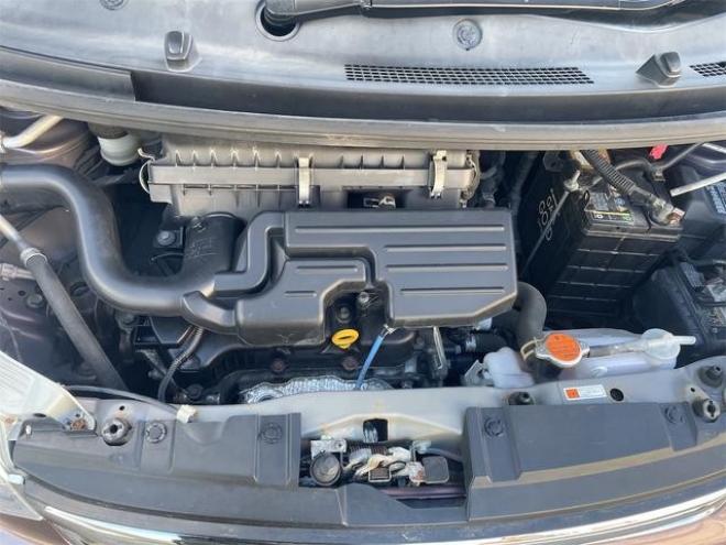 ムーヴＸ　４ＷＤ　ナビ　ＴＶ　スマートキー　アイドリングストップ　ベンチシート　ＣＶＴ　盗難防止システム　ＡＢＳ　ＣＤ　アルミホイール　衝突安全ボディ　エアコン　パワーステアリング　パワーウィンドウ 4WD 660 5Dr