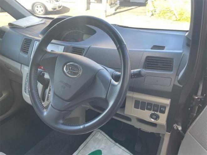 ムーヴＸ　４ＷＤ　ナビ　ＴＶ　スマートキー　アイドリングストップ　ベンチシート　ＣＶＴ　盗難防止システム　ＡＢＳ　ＣＤ　アルミホイール　衝突安全ボディ　エアコン　パワーステアリング　パワーウィンドウ 4WD 660 5Dr