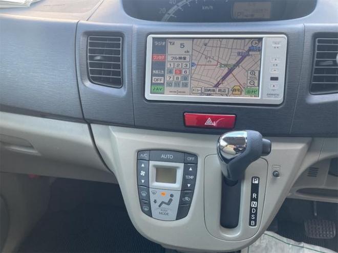 ムーヴＸ　４ＷＤ　ナビ　ＴＶ　スマートキー　アイドリングストップ　ベンチシート　ＣＶＴ　盗難防止システム　ＡＢＳ　ＣＤ　アルミホイール　衝突安全ボディ　エアコン　パワーステアリング　パワーウィンドウ 4WD 660 5Dr