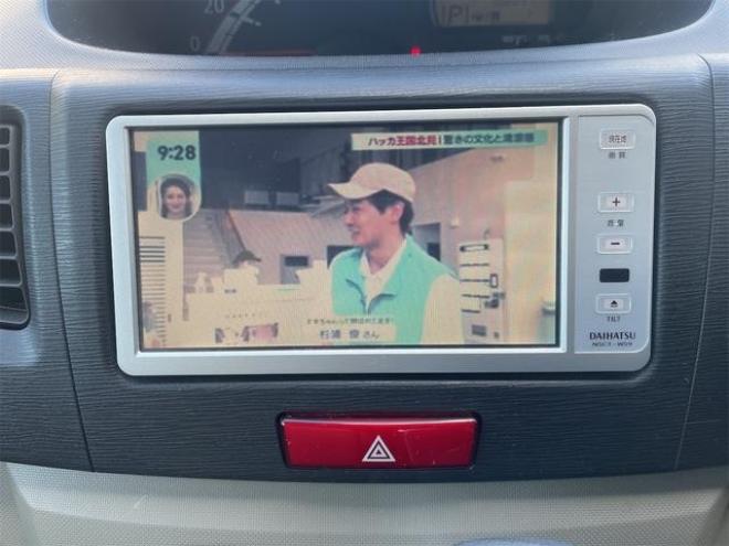 ムーヴＸ　４ＷＤ　ナビ　ＴＶ　スマートキー　アイドリングストップ　ベンチシート　ＣＶＴ　盗難防止システム　ＡＢＳ　ＣＤ　アルミホイール　衝突安全ボディ　エアコン　パワーステアリング　パワーウィンドウ 4WD 660 5Dr