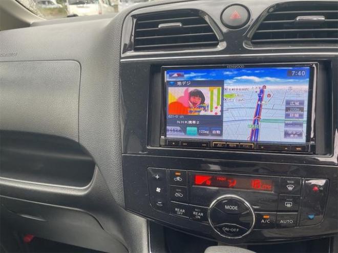 セレナハイウェイスター　４ＷＤ　バックカメラ　ナビ　ＴＶ　オートクルーズコントロール　両側電動スライドドア　スマートキー　電動格納ミラー　後席モニター　３列シート　ＣＶＴ　レンタカーアップ　アルミホイール　盗難防止システム 4WD 2000 5Dr