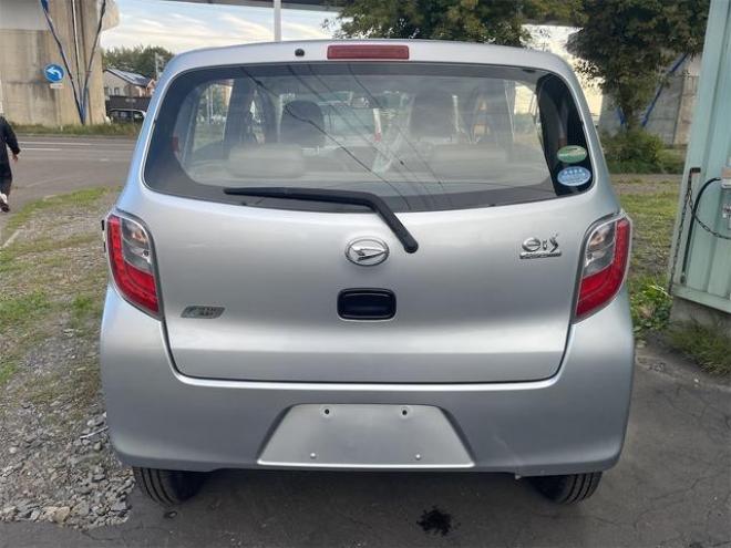 ミライース Ｌｆ　メモリアルエディション　４ＷＤ　アイドリングストップ　ＣＶＴ　盗難防止システム　ＡＢＳ　ＣＤ　アルミホイール　衝突安全ボディ　エアコン 4WD 660 5Dr