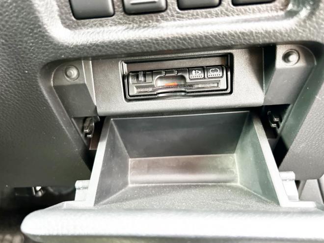 エルグランド2.5 250ハイウェイスター プレミアム 4WD　ローンが不安な方＜優遇ローン＞本州仕入　寒冷地仕様　両側パワースライドドア　社外ナビ　フルセグTV 4WD