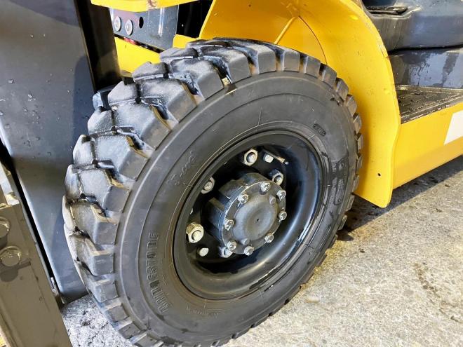 フォークリフトコマツ　中古　FG20C-16　建機