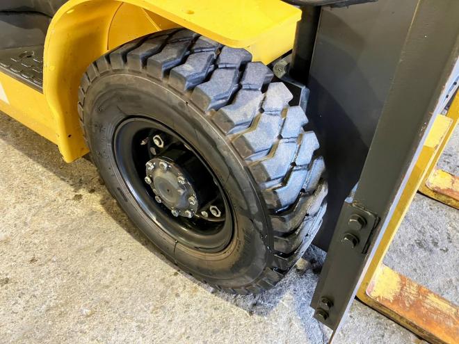 フォークリフトコマツ　中古　FG20C-16　建機