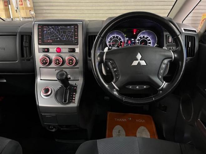 デリカＤ：５　Ｇパワーパッケージ　本州仕入　ワンオーナー　禁煙車　寒冷地仕様　社外１６インチＡＷ＋ＴＯＹＯホワイトレター　純正１８ＡＷ＋スタッドレスタイヤ付　新品ＪＡＯＳブラックマッドガード　両側パワースライドドア　純正ＨＤＤナビ（地デジ　ＤＶＤ再生　Ｂｌｕｅｔｏｏｔｈ）＋バックカメラ　フロント＆サイドカメラ　純正リアフリップダウンモニター　クルーズコントロール　両席シートヒーター　パワーシート　スマートキー　パドルシフト　横滑り防止装置　盗難防止装置　リアヒーター 4WD 2400 5Dr