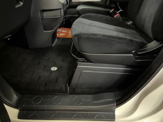デリカＤ：５　Ｇパワーパッケージ　本州仕入　ワンオーナー　禁煙車　寒冷地仕様　社外１６インチＡＷ＋ＴＯＹＯホワイトレター　純正１８ＡＷ＋スタッドレスタイヤ付　新品ＪＡＯＳブラックマッドガード　両側パワースライドドア　純正ＨＤＤナビ（地デジ　ＤＶＤ再生　Ｂｌｕｅｔｏｏｔｈ）＋バックカメラ　フロント＆サイドカメラ　純正リアフリップダウンモニター　クルーズコントロール　両席シートヒーター　パワーシート　スマートキー　パドルシフト　横滑り防止装置　盗難防止装置　リアヒーター 4WD 2400 5Dr