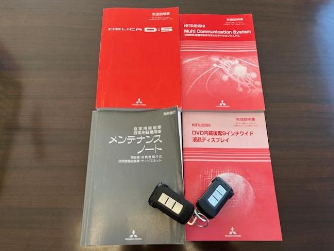 デリカＤ：５　Ｇパワーパッケージ　本州仕入　ワンオーナー　禁煙車　寒冷地仕様　社外１６インチＡＷ＋ＴＯＹＯホワイトレター　純正１８ＡＷ＋スタッドレスタイヤ付　新品ＪＡＯＳブラックマッドガード　両側パワースライドドア　純正ＨＤＤナビ（地デジ　ＤＶＤ再生　Ｂｌｕｅｔｏｏｔｈ）＋バックカメラ　フロント＆サイドカメラ　純正リアフリップダウンモニター　クルーズコントロール　両席シートヒーター　パワーシート　スマートキー　パドルシフト　横滑り防止装置　盗難防止装置　リアヒーター 4WD 2400 5Dr