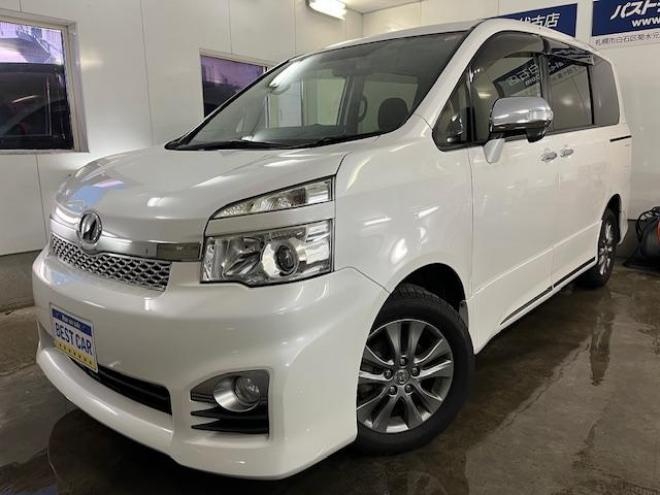 ヴォクシーＺＳ　キラメキⅡ　ワンオーナー　寒冷地仕様　禁煙車　ＷＡＫＯＳバリアスコーティング済　純正１６インチＡＷ　社外１６ＡＷ＋スタッドレスタイヤ付　両側パワースライドドア　純正ナビ（フルセグ地デジ　ＤＶＤ再生　Ｂｌｕｅｔｏｏｔｈ）＋バックカメラ　ドライブレコーダー　エンジンスターター　ＰＵＳＨスタート　スマートキー　パドルシフト　ＨＩＤヘッドライト　タイミングチェーン　ＥＴＣ 4WD 2000 5Dr
