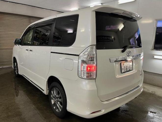 ヴォクシーＺＳ　キラメキⅡ　ワンオーナー　寒冷地仕様　禁煙車　ＷＡＫＯＳバリアスコーティング済　純正１６インチＡＷ　社外１６ＡＷ＋スタッドレスタイヤ付　両側パワースライドドア　純正ナビ（フルセグ地デジ　ＤＶＤ再生　Ｂｌｕｅｔｏｏｔｈ）＋バックカメラ　ドライブレコーダー　エンジンスターター　ＰＵＳＨスタート　スマートキー　パドルシフト　ＨＩＤヘッドライト　タイミングチェーン　ＥＴＣ 4WD 2000 5Dr