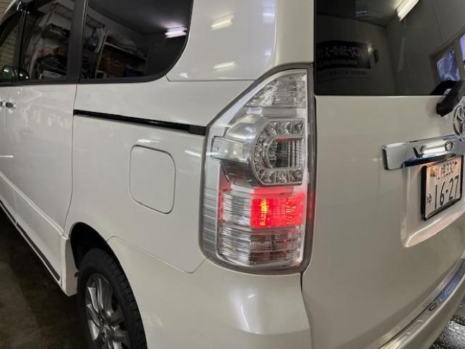 ヴォクシーＺＳ　キラメキⅡ　ワンオーナー　寒冷地仕様　禁煙車　ＷＡＫＯＳバリアスコーティング済　純正１６インチＡＷ　社外１６ＡＷ＋スタッドレスタイヤ付　両側パワースライドドア　純正ナビ（フルセグ地デジ　ＤＶＤ再生　Ｂｌｕｅｔｏｏｔｈ）＋バックカメラ　ドライブレコーダー　エンジンスターター　ＰＵＳＨスタート　スマートキー　パドルシフト　ＨＩＤヘッドライト　タイミングチェーン　ＥＴＣ 4WD 2000 5Dr