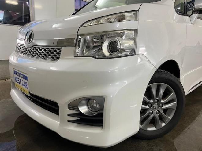 ヴォクシーＺＳ　キラメキⅡ　ワンオーナー　寒冷地仕様　禁煙車　ＷＡＫＯＳバリアスコーティング済　純正１６インチＡＷ　社外１６ＡＷ＋スタッドレスタイヤ付　両側パワースライドドア　純正ナビ（フルセグ地デジ　ＤＶＤ再生　Ｂｌｕｅｔｏｏｔｈ）＋バックカメラ　ドライブレコーダー　エンジンスターター　ＰＵＳＨスタート　スマートキー　パドルシフト　ＨＩＤヘッドライト　タイミングチェーン　ＥＴＣ 4WD 2000 5Dr