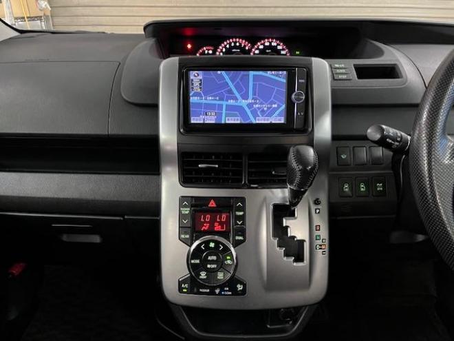 ヴォクシーＺＳ　キラメキⅡ　ワンオーナー　寒冷地仕様　禁煙車　ＷＡＫＯＳバリアスコーティング済　純正１６インチＡＷ　社外１６ＡＷ＋スタッドレスタイヤ付　両側パワースライドドア　純正ナビ（フルセグ地デジ　ＤＶＤ再生　Ｂｌｕｅｔｏｏｔｈ）＋バックカメラ　ドライブレコーダー　エンジンスターター　ＰＵＳＨスタート　スマートキー　パドルシフト　ＨＩＤヘッドライト　タイミングチェーン　ＥＴＣ 4WD 2000 5Dr