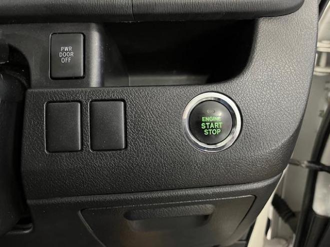 ヴォクシーＺＳ　キラメキⅡ　ワンオーナー　寒冷地仕様　禁煙車　ＷＡＫＯＳバリアスコーティング済　純正１６インチＡＷ　社外１６ＡＷ＋スタッドレスタイヤ付　両側パワースライドドア　純正ナビ（フルセグ地デジ　ＤＶＤ再生　Ｂｌｕｅｔｏｏｔｈ）＋バックカメラ　ドライブレコーダー　エンジンスターター　ＰＵＳＨスタート　スマートキー　パドルシフト　ＨＩＤヘッドライト　タイミングチェーン　ＥＴＣ 4WD 2000 5Dr
