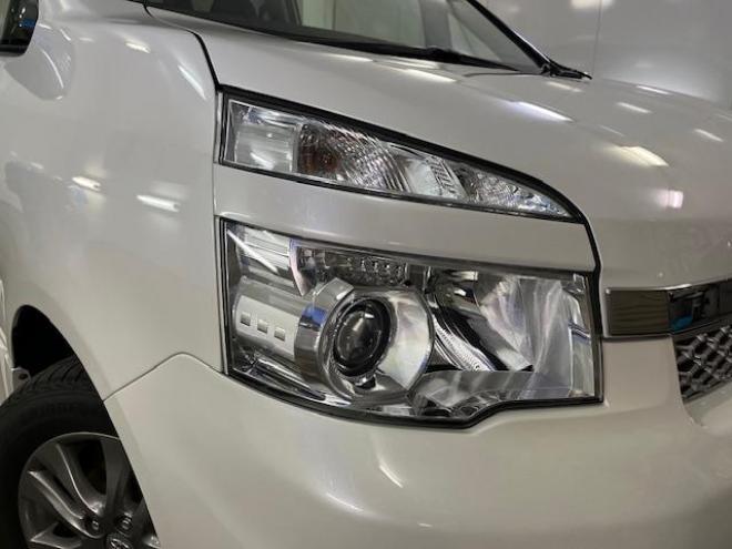 ヴォクシーＺＳ　キラメキⅡ　ワンオーナー　寒冷地仕様　禁煙車　ＷＡＫＯＳバリアスコーティング済　純正１６インチＡＷ　社外１６ＡＷ＋スタッドレスタイヤ付　両側パワースライドドア　純正ナビ（フルセグ地デジ　ＤＶＤ再生　Ｂｌｕｅｔｏｏｔｈ）＋バックカメラ　ドライブレコーダー　エンジンスターター　ＰＵＳＨスタート　スマートキー　パドルシフト　ＨＩＤヘッドライト　タイミングチェーン　ＥＴＣ 4WD 2000 5Dr