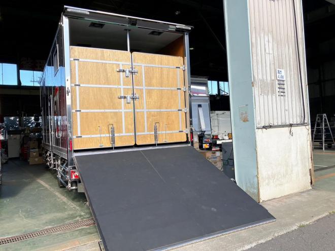 レンジャープロオーダー用|未使用　馬運搬車・競走馬輸送車　中型トラック　nht