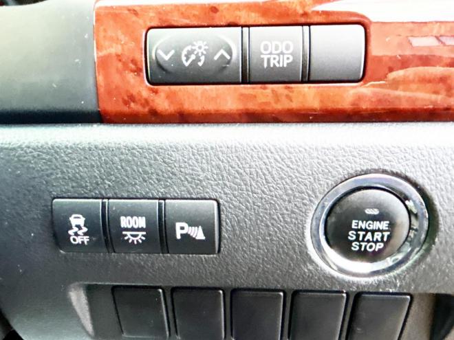 ヴェルファイア2.4ZプラチナセレクションⅡ 4WD　ローンが不安な方＜優遇ローン＞両側パワースライドドア　純正ナビ　バックカメラ 4WD