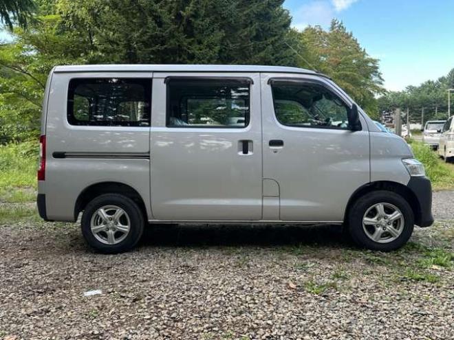 タウンエースバン1.5 DX 4WD　パワステ　純正ナビ　社外アルミ　ABS　ETC　横滑り防止　盗難防止装置 1500