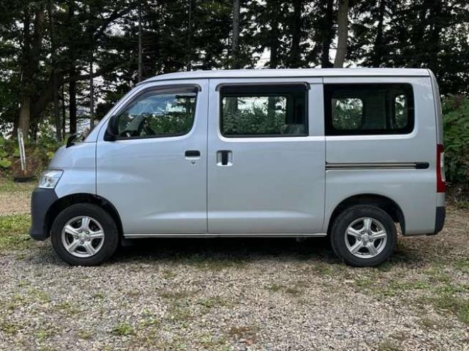 タウンエースバン1.5 DX 4WD　パワステ　純正ナビ　社外アルミ　ABS　ETC　横滑り防止　盗難防止装置 1500