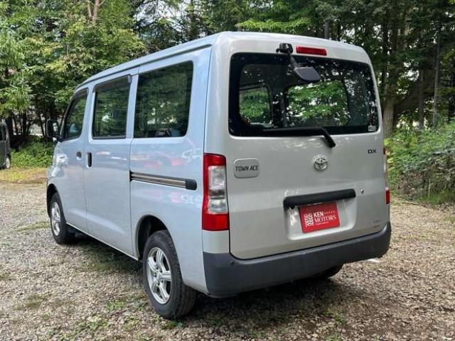 タウンエースバン1.5 DX 4WD　パワステ　純正ナビ　社外アルミ　ABS　ETC　横滑り防止　盗難防止装置 1500