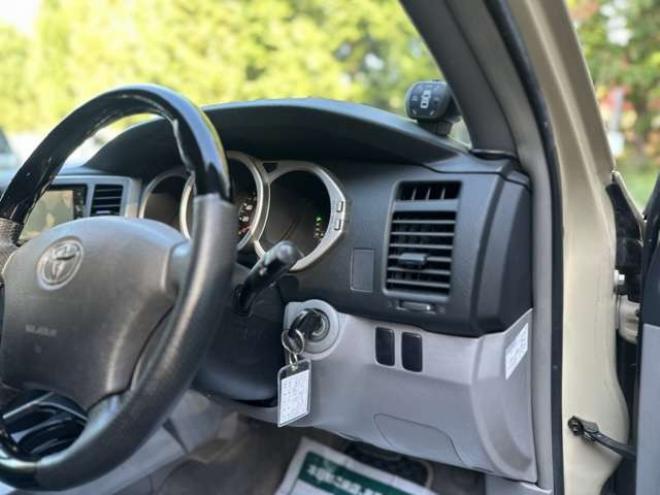 ハイラックスサーフ2.7 SSR-X アメリカンバージョン 4WD　コンビハンドル　社外ナビ　バックカメラ　ETC　社外スターター　社外ヘッドライト　シートカバー　パワーウィンドウ　パワステ　純正アルミ　ABS　キーレス　社外テール　社外グリル 2700