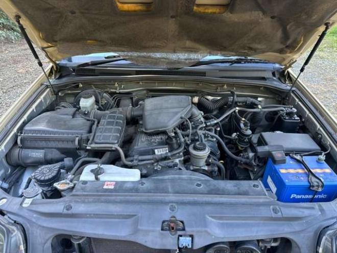 ハイラックスサーフ2.7 SSR-X アメリカンバージョン 4WD　コンビハンドル　社外ナビ　バックカメラ　ETC　社外スターター　社外ヘッドライト　シートカバー　パワーウィンドウ　パワステ　純正アルミ　ABS　キーレス　社外テール　社外グリル 2700