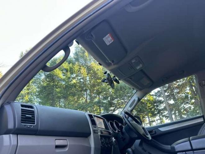 ハイラックスサーフ2.7 SSR-X アメリカンバージョン 4WD　コンビハンドル　社外ナビ　バックカメラ　ETC　社外スターター　社外ヘッドライト　シートカバー　パワーウィンドウ　パワステ　純正アルミ　ABS　キーレス　社外テール　社外グリル 2700
