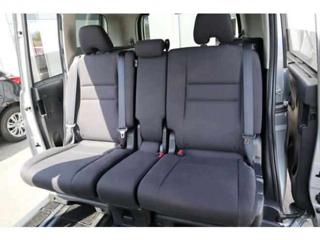 セレナ2.0 X 4WD　CDプレイヤー　クルコン　オートライト　エマージェンシーブレーキ　車線逸脱警報　アイドリングストップ 2000