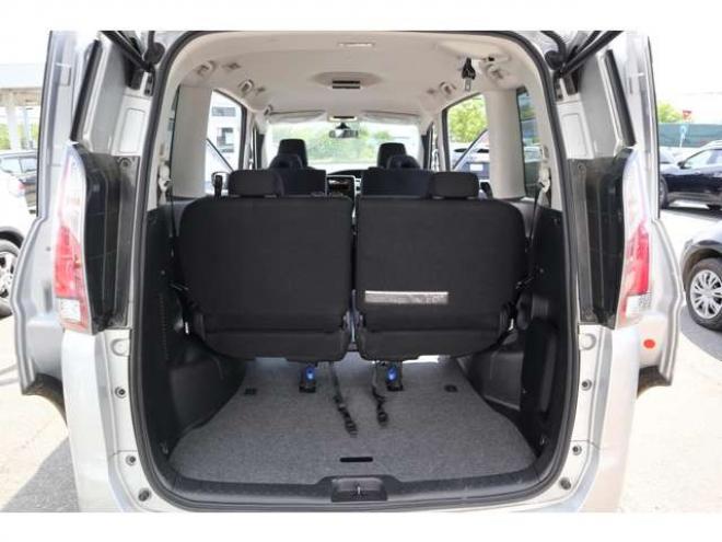 セレナ2.0 X 4WD　CDプレイヤー　クルコン　オートライト　エマージェンシーブレーキ　車線逸脱警報　アイドリングストップ 2000