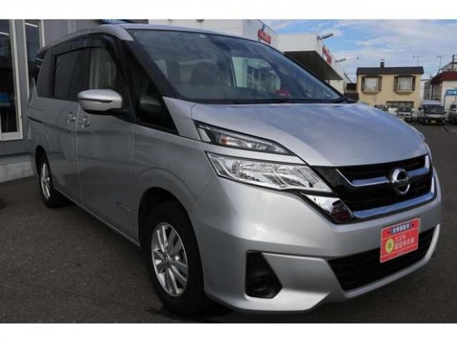 セレナ2.0 X 4WD　CDプレイヤー　クルコン　オートライト　エマージェンシーブレーキ　車線逸脱警報　アイドリングストップ 2000