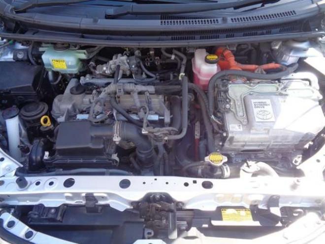 アクア1.5 L　社外ナビ　バックカメラ　キーレス 2WD 1500