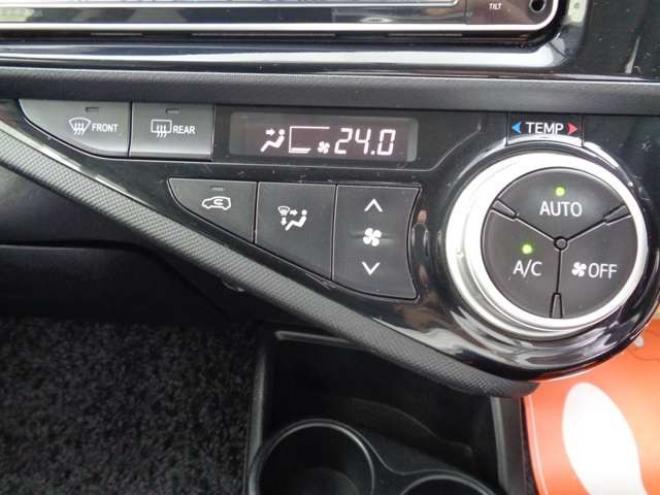 アクア1.5 S　スマートキー　純正ナビ　バックカメラ 2WD 1500