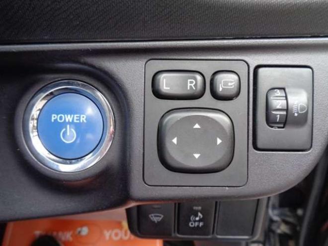 アクア1.5 S　スマートキー　純正ナビ　バックカメラ 2WD 1500