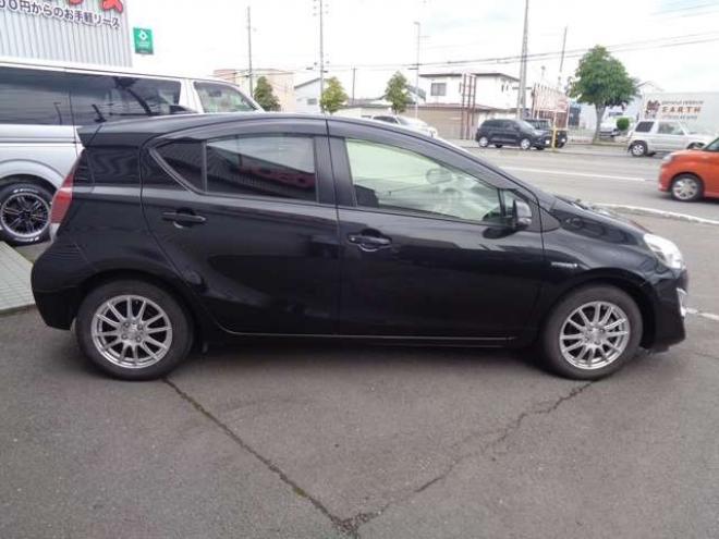 アクア1.5 S　スマートキー　純正ナビ　バックカメラ 2WD 1500
