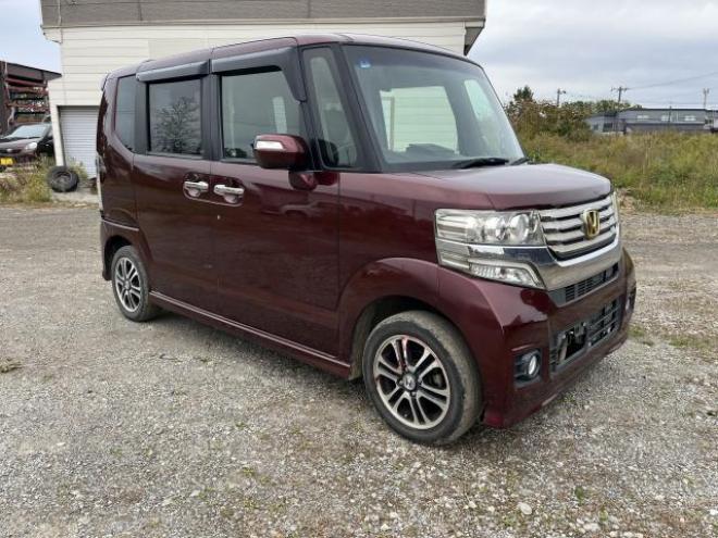 N-BOXカスタムG ssパッケージ 4WD 660 5Dr