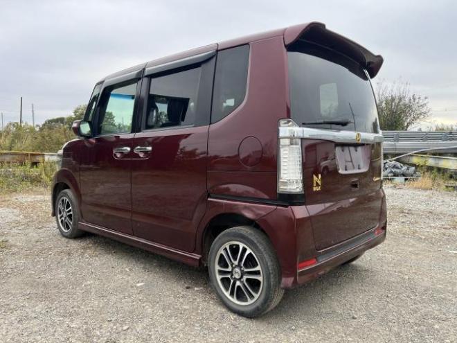 N-BOXカスタムG ssパッケージ 4WD 660 5Dr