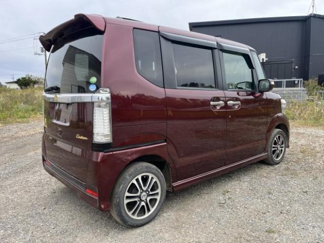 N-BOXカスタムG ssパッケージ 4WD 660 5Dr