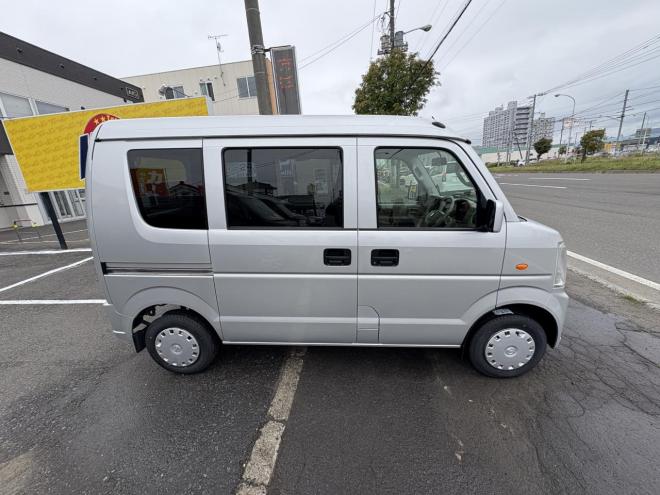 エブリィEVERY VAN 4WD JION TURBO寒冷地仕様　軽快軽ぱこ入庫　地デジナビ　キーレス　リアヒーター　エンジンオイル交換　フロントパット交換　ファンベルト交換　AFT交換　 4WD 660 5Dr