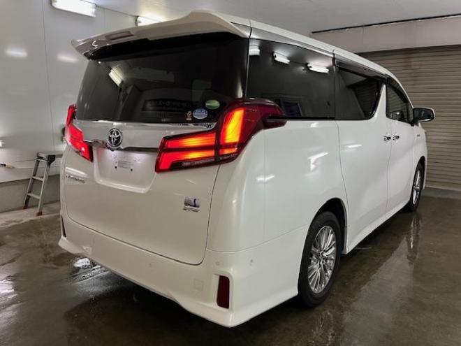 アルファードハイブリッドＳＲ　本州仕入　寒冷地仕様　禁煙車　ＪＢＬサウンド　プリクラッシュ　レーダークルーズ　純正１７インチＡＷ　社外１７ＡＷ＋スタッドレスタイヤ付　純正ナビ（フルセグ地デジ　ＤＶＤ再生　Ｂｌｕｅｔｏｏｔｈ）＋バックカメラ　全方位カメラ　デジタルインナーミラー　両側パワースライドドア　パワーバックドア　純正ブラックレザーシート　電動オットマン　ＬＥＤヘッドライト　前後ドライブレコーダー 4WD 2500 5Dr