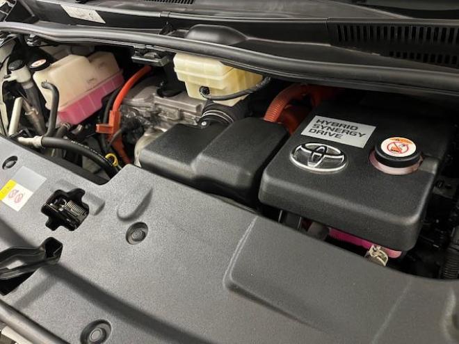 アルファードハイブリッドＳＲ　本州仕入　寒冷地仕様　禁煙車　ＪＢＬサウンド　プリクラッシュ　レーダークルーズ　純正１７インチＡＷ　社外１７ＡＷ＋スタッドレスタイヤ付　純正ナビ（フルセグ地デジ　ＤＶＤ再生　Ｂｌｕｅｔｏｏｔｈ）＋バックカメラ　全方位カメラ　デジタルインナーミラー　両側パワースライドドア　パワーバックドア　純正ブラックレザーシート　電動オットマン　ＬＥＤヘッドライト　前後ドライブレコーダー 4WD 2500 5Dr