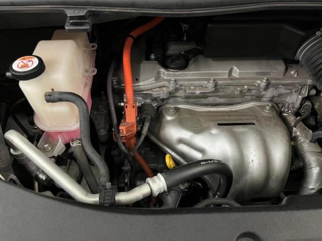 アルファードハイブリッドＳＲ　本州仕入　寒冷地仕様　禁煙車　ＪＢＬサウンド　プリクラッシュ　レーダークルーズ　純正１７インチＡＷ　社外１７ＡＷ＋スタッドレスタイヤ付　純正ナビ（フルセグ地デジ　ＤＶＤ再生　Ｂｌｕｅｔｏｏｔｈ）＋バックカメラ　全方位カメラ　デジタルインナーミラー　両側パワースライドドア　パワーバックドア　純正ブラックレザーシート　電動オットマン　ＬＥＤヘッドライト　前後ドライブレコーダー 4WD 2500 5Dr
