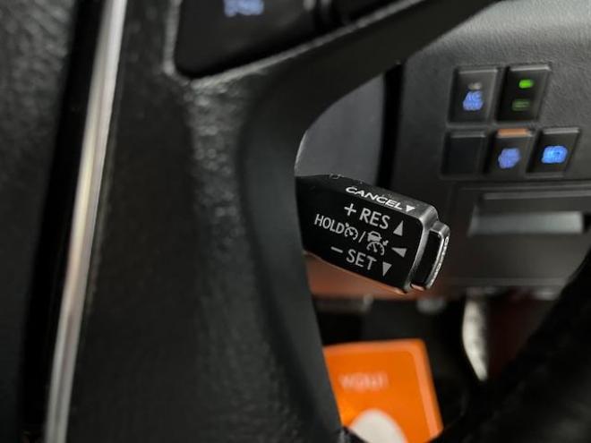 アルファードハイブリッドＳＲ　本州仕入　寒冷地仕様　禁煙車　ＪＢＬサウンド　プリクラッシュ　レーダークルーズ　純正１７インチＡＷ　社外１７ＡＷ＋スタッドレスタイヤ付　純正ナビ（フルセグ地デジ　ＤＶＤ再生　Ｂｌｕｅｔｏｏｔｈ）＋バックカメラ　全方位カメラ　デジタルインナーミラー　両側パワースライドドア　パワーバックドア　純正ブラックレザーシート　電動オットマン　ＬＥＤヘッドライト　前後ドライブレコーダー 4WD 2500 5Dr