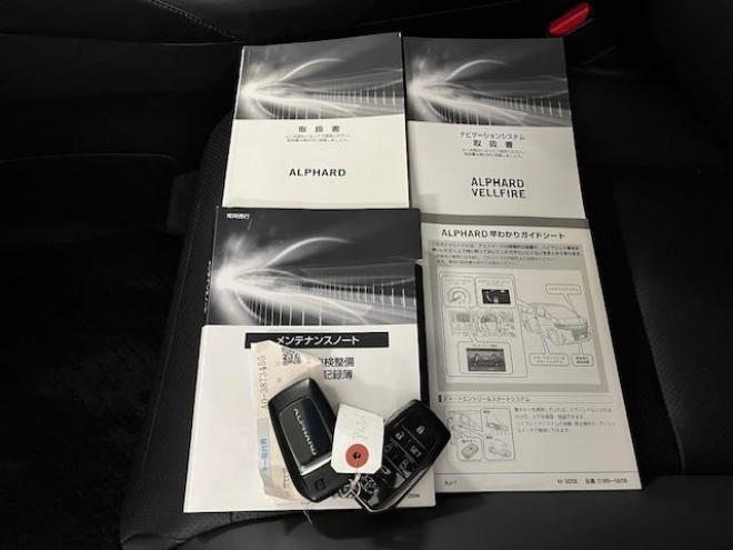 アルファードハイブリッドＳＲ　本州仕入　寒冷地仕様　禁煙車　ＪＢＬサウンド　プリクラッシュ　レーダークルーズ　純正１７インチＡＷ　社外１７ＡＷ＋スタッドレスタイヤ付　純正ナビ（フルセグ地デジ　ＤＶＤ再生　Ｂｌｕｅｔｏｏｔｈ）＋バックカメラ　全方位カメラ　デジタルインナーミラー　両側パワースライドドア　パワーバックドア　純正ブラックレザーシート　電動オットマン　ＬＥＤヘッドライト　前後ドライブレコーダー 4WD 2500 5Dr