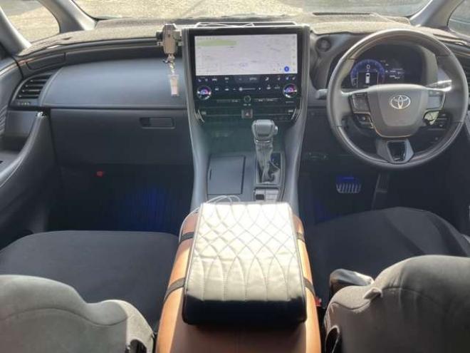 アルファード2.5 Z 4WD　寒冷地仕様　モデリスタエアロ　クレンツェ20インチ　パノラミックビューモニター　ビルトインETC2.0　電動リアゲート　走行中TV可　デジタルインナーミラー　フリップダウンモニター　BSM　社外前後ドラレコ 2500