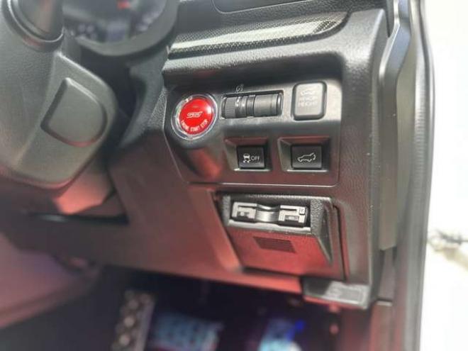 フォレスター2.0 tS 4WD　300台限定車/ターボ/社外ナビ/Bカメラ/電動リアゲート 2000