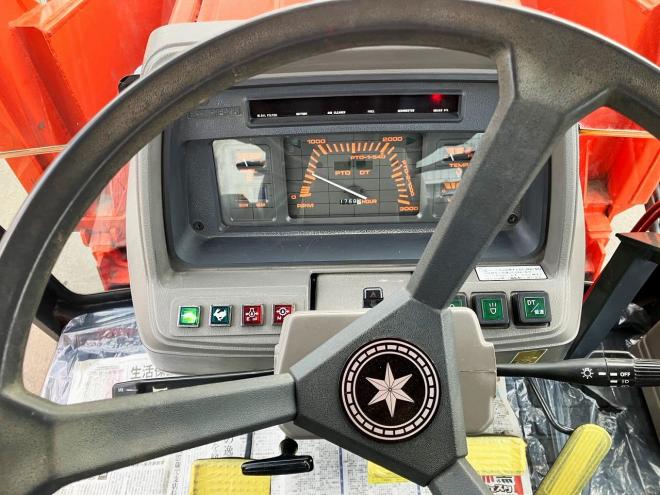 トラクタークボタ　中古　M1-85DT